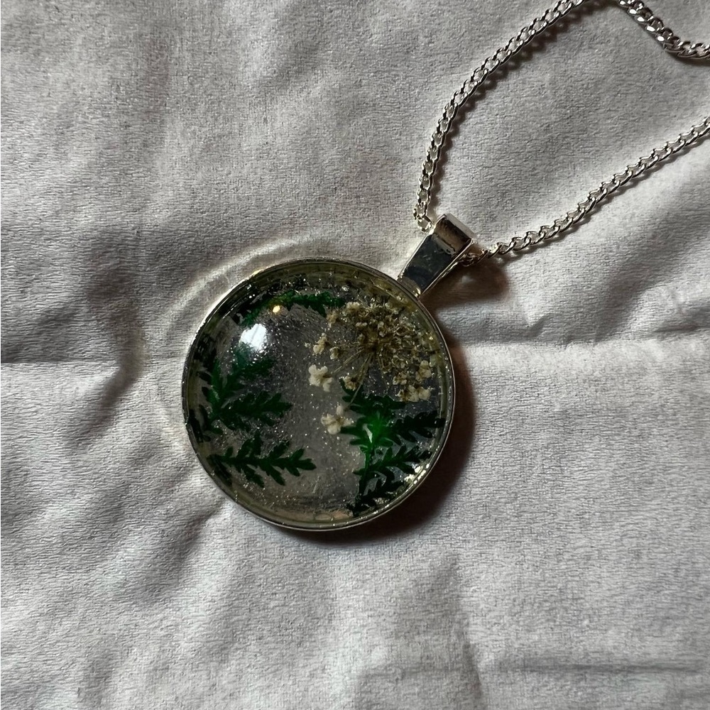 White flower necklace